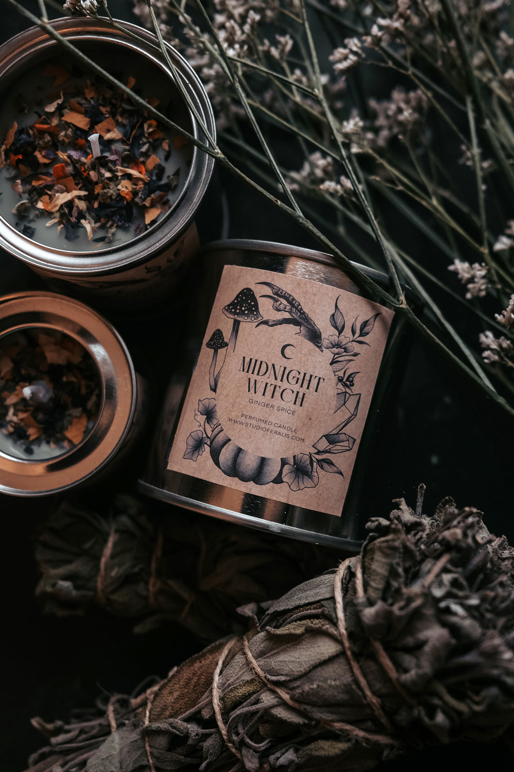 MIDNIGHT WITCH scented candle